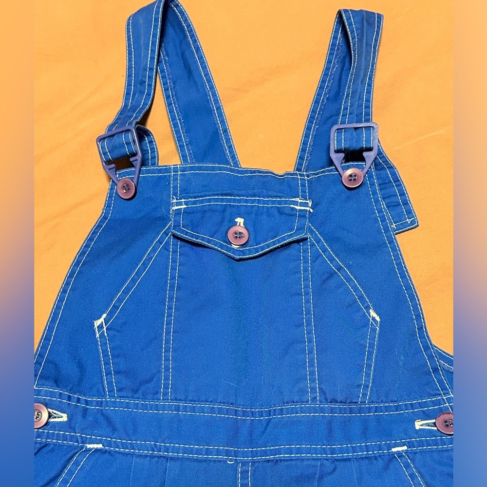 Purchased at a vintage shop and never got around to hemming! Too long for me.